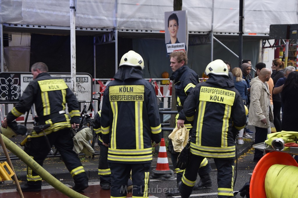 Feuer 2 Koeln Nippes Neusserstr P145.JPG - Miklos Laubert